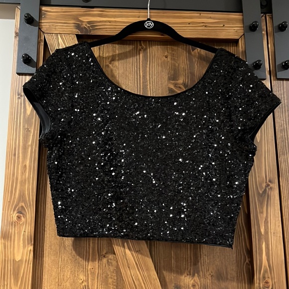 NWT Express Black Sequin Short Sleeve Crop Top - Picture 1 of 7